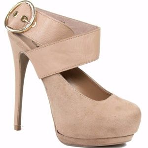 BEBE AUDRYAN CLOSED-TOE CROSSOVER BUCKLED 6.5